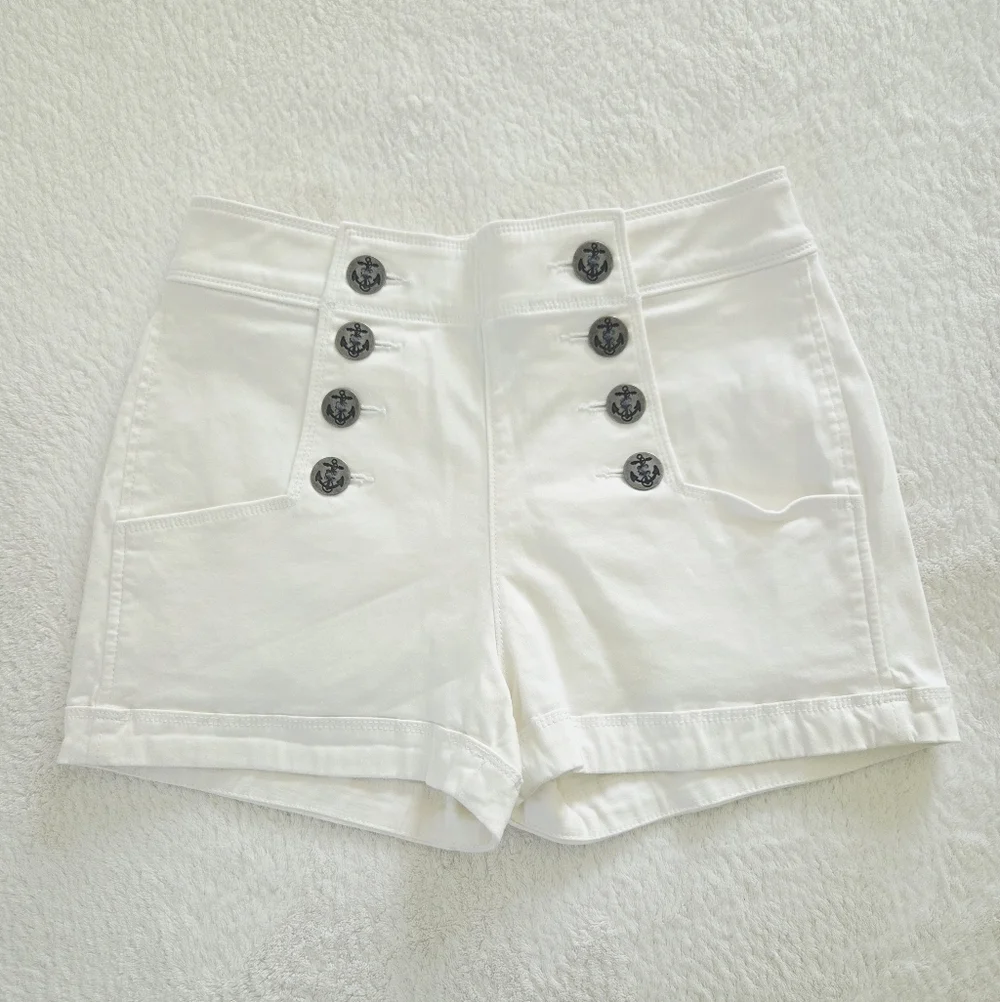 Express ✨️ White Cotton Buttoned Women's Shorts Size 2